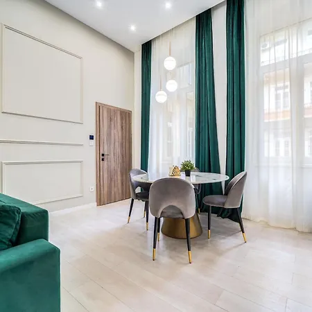 Opera - D10 Apartment