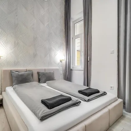 Opera - D10 Apartment